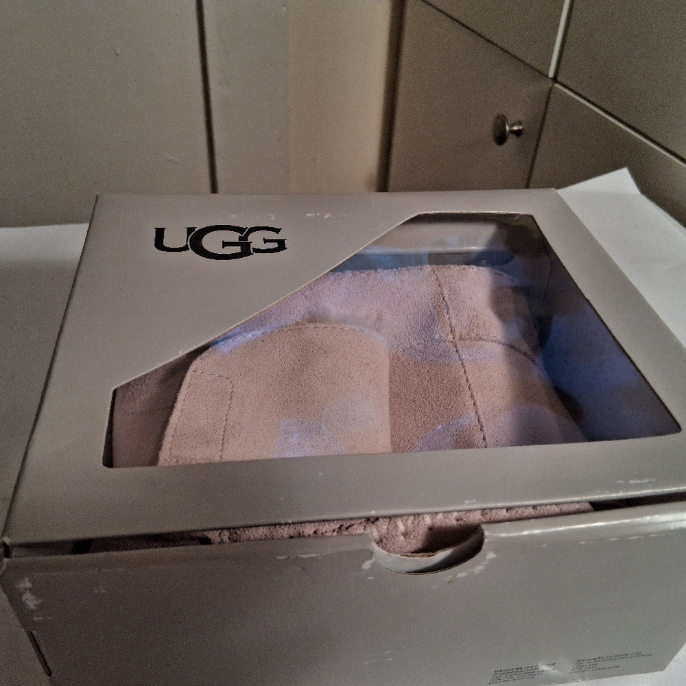 UGG Baby Pink Boots With Fleece Lining New Display - Picture 6 of 14